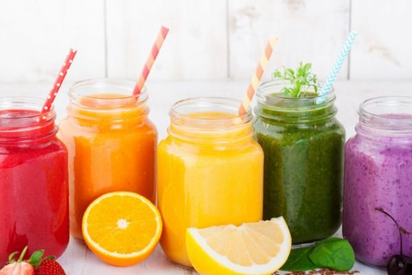 Jugos, …. bebidas azucaradas.., ¿cuál es más saludable?